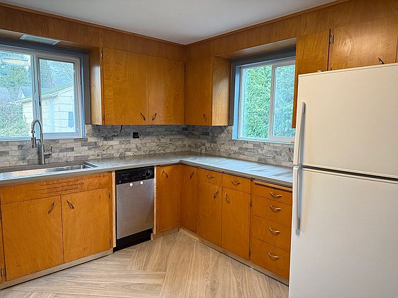 3rd image of 1224 SW 150th St