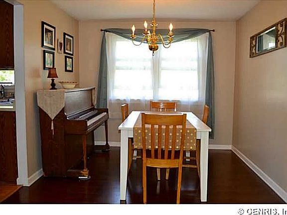 4th image of 14 Columbine Cir
