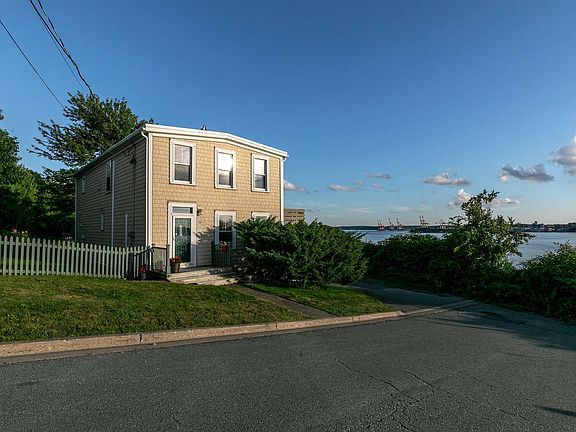 3rd image of 33 Cuisack St