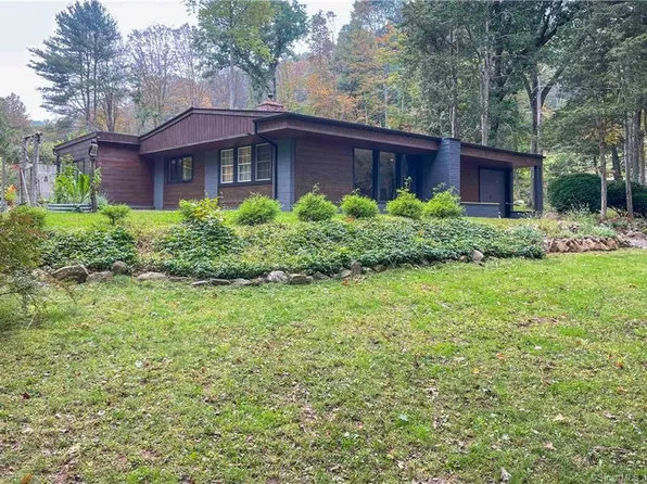 329 Brooks Road, Bethany, CT 06524