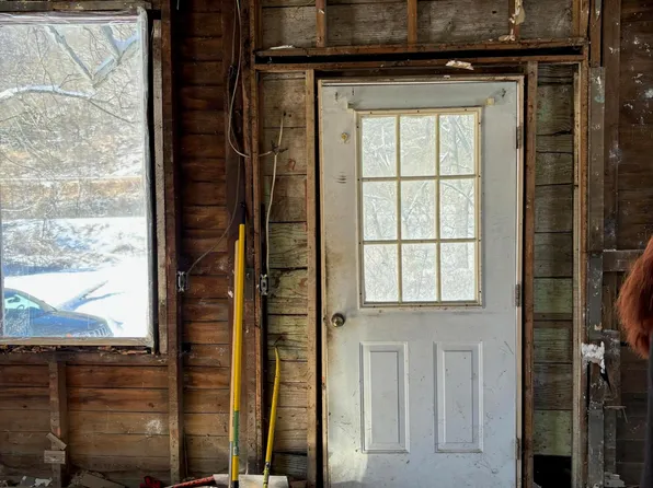 51 Cummings St, Martin, KY 41649