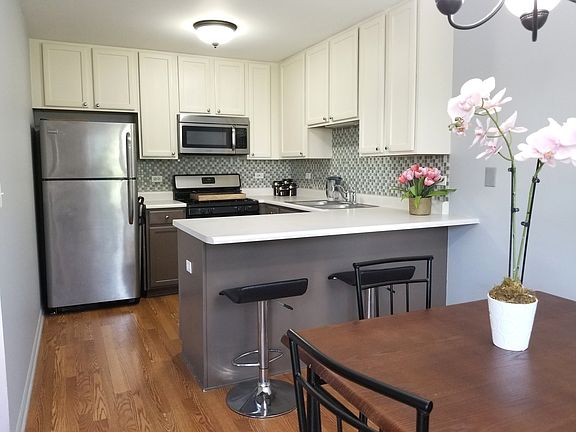 3rd image of 1007 Lincolnshire Ct APT B