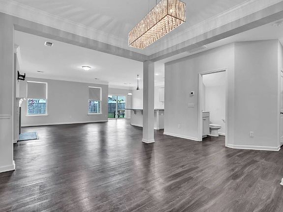 3rd image of 633 Pollyanna Dr