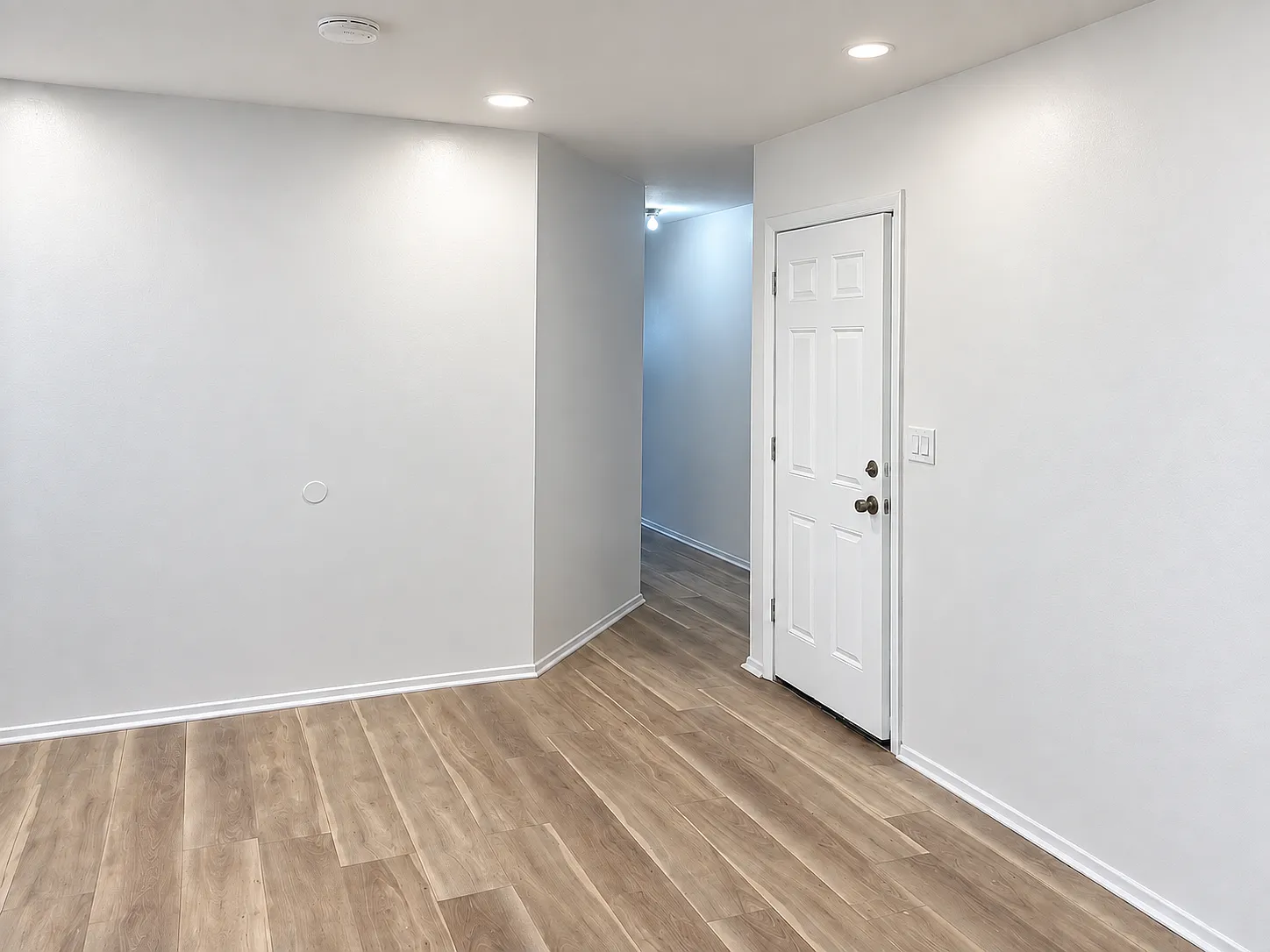 3 bed, 950 sqft, $3,753 — Photo 3