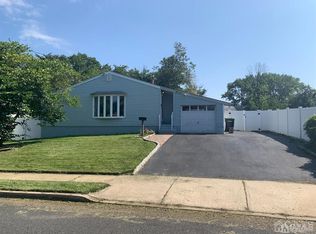 53 Boulevard W, Keyport, NJ 07735