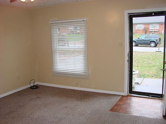 4th image of 3921 Northampton Dr