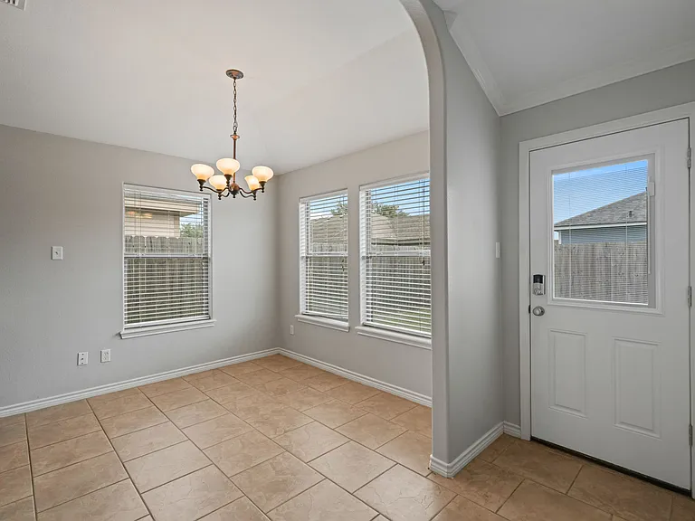 6815 Fox Hill Dr — Photo 7