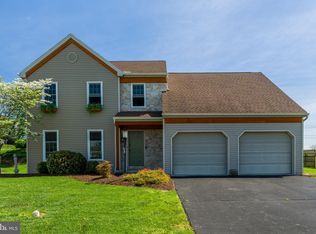 40 Brookview Dr, Lititz, PA 17543