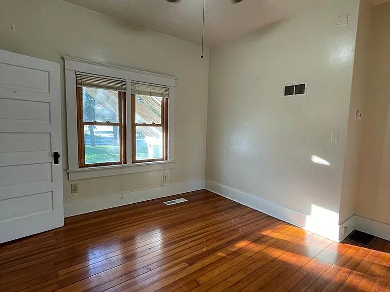 1127 Market St — Photo 12