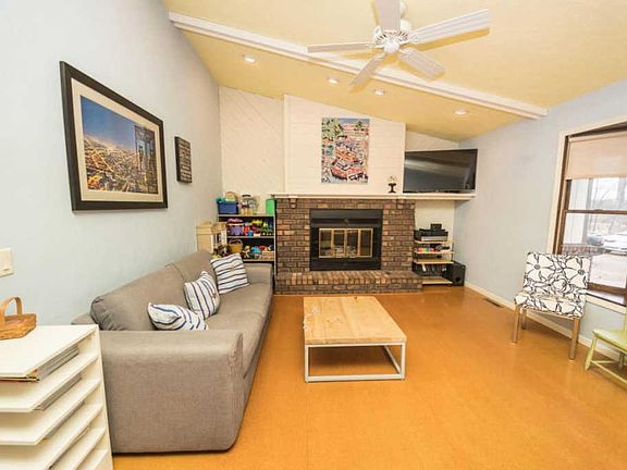 5th image of 4328 52nd St