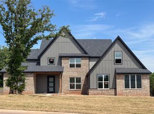 4601 Maple Ridge Dr, Edmond, OK 73034