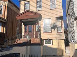 612 16th St, Union City, NJ 07087