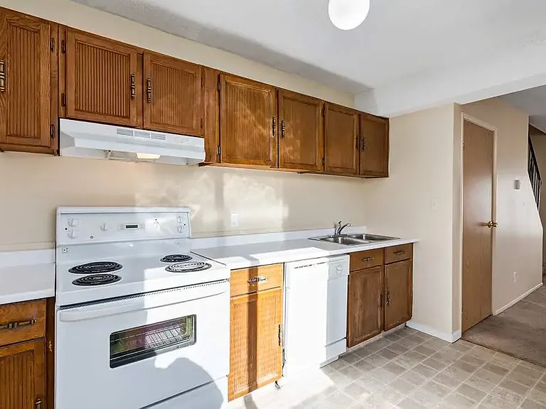 550 Rundlehorn Cir NE — Photo 73