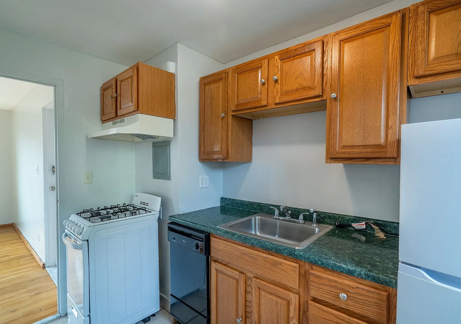 Delaware Ave Apartments — Photo 4