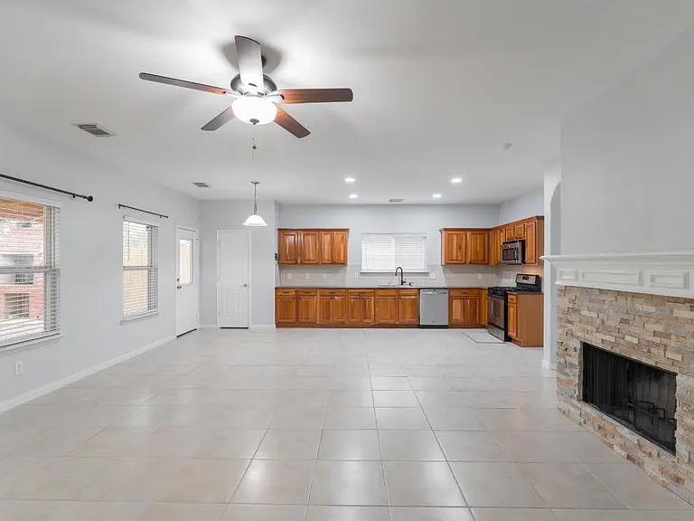 3223 Legends Creek Dr — Photo 13