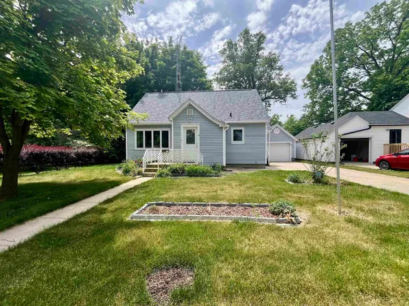 303 Garfield Ave, Evansville, WI 53536