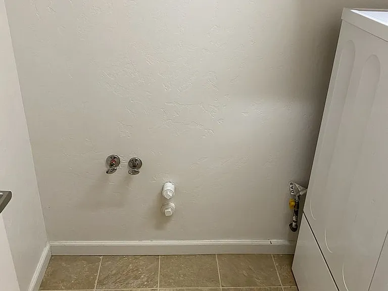 2434 N El Cajon St — Photo 20