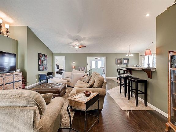 4th image of 2204 Kingsbury Dr