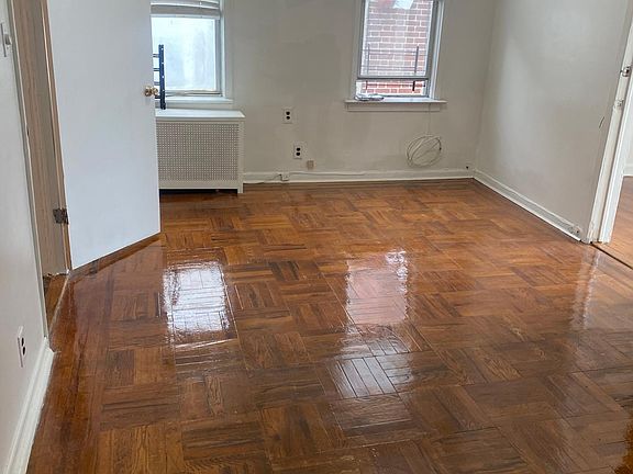 4th image of 3031 Colden Ave #2