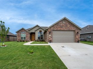 209 Pin Oak St, Gentry, AR 72734