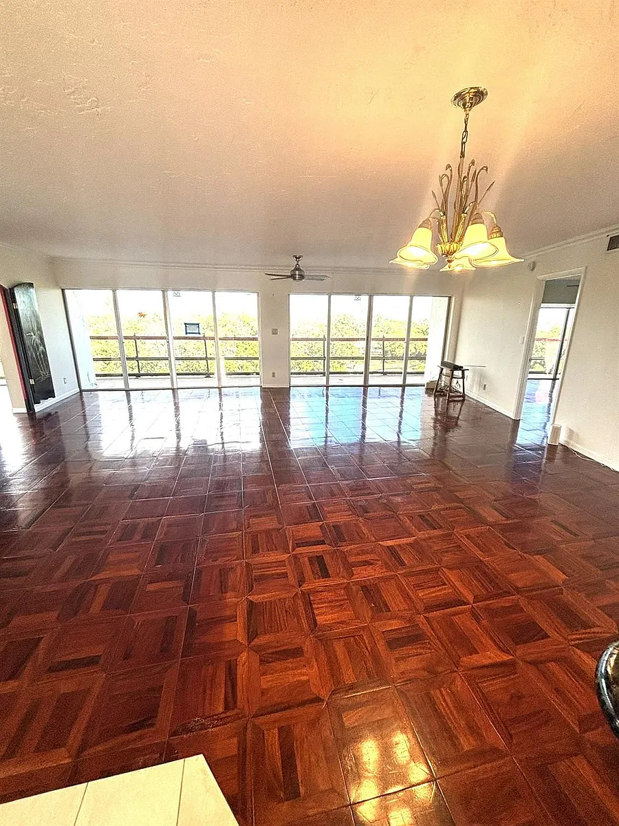 Building Photo - 1537 E Hillsboro Blvd #745