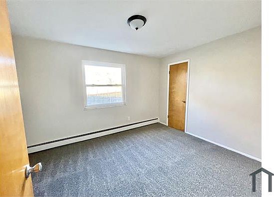 5th image of 920 Kingsway Dr APT 2D