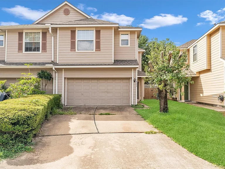 16007 Sandy Path Ln — Photo 1