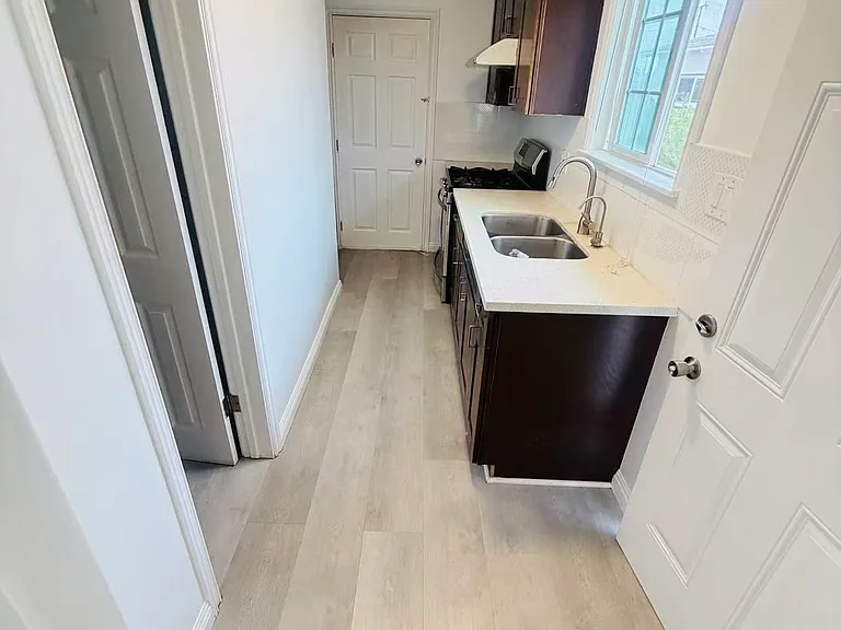 717 Carmelita Pl — Photo 6