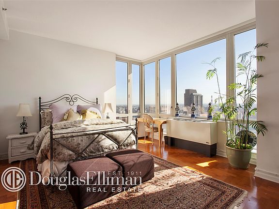 4th image of 401 E 60th St APT 27A
