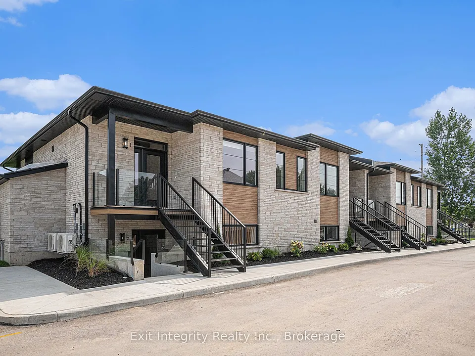 461 Wellington St E #2