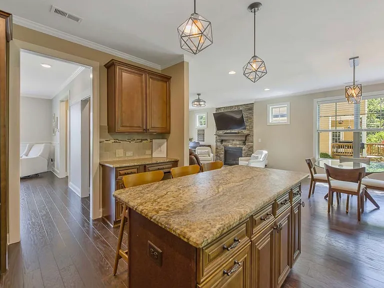8425 Hobhouse Cir — Photo 16