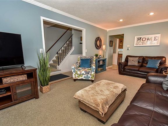 4th image of 511 Countess Dr