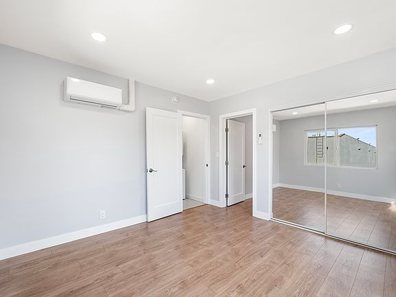 4th image of 237 W Tujunga Ave APT D