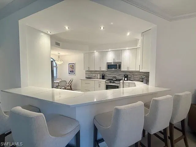 2 bed, 2.0 bath, 1581 sqft, $10,000 — Photo 2