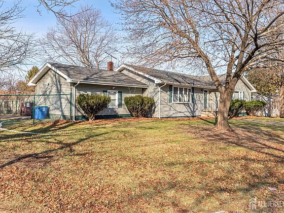 3rd image of 150 Irvington Ave