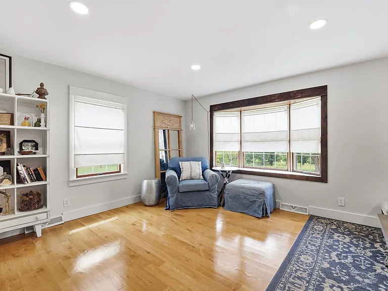 10200 Grandview Rd — Photo 7
