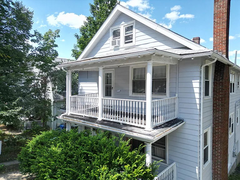 717 Belmont St — Photo 1