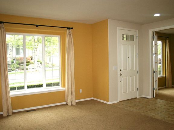 3rd image of 2143 32nd Ave NE