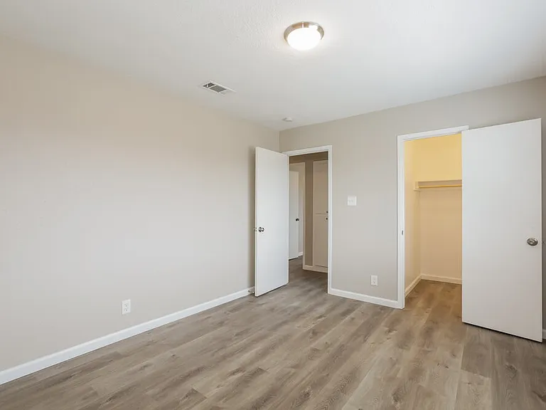 8116 Eginton Ave — Photo 14