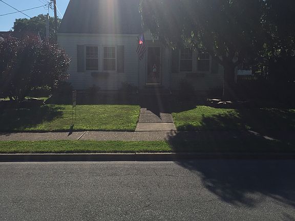2nd image of 221 Bennett St