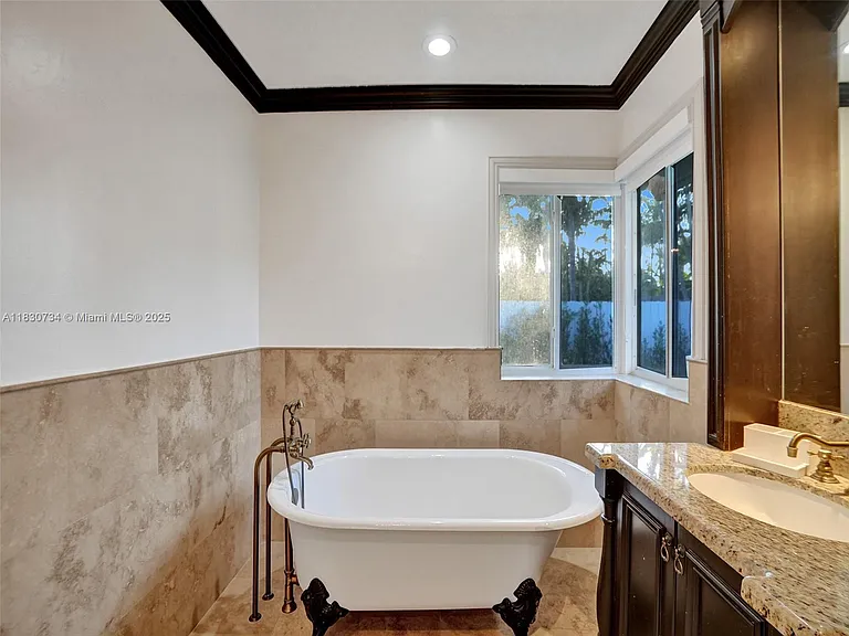 12401 SW 77th St — Photo 28