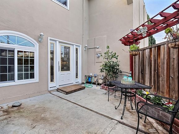 4th image of 819 Hooshang Ct