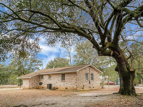 3rd image of 429 Sandhill Rd