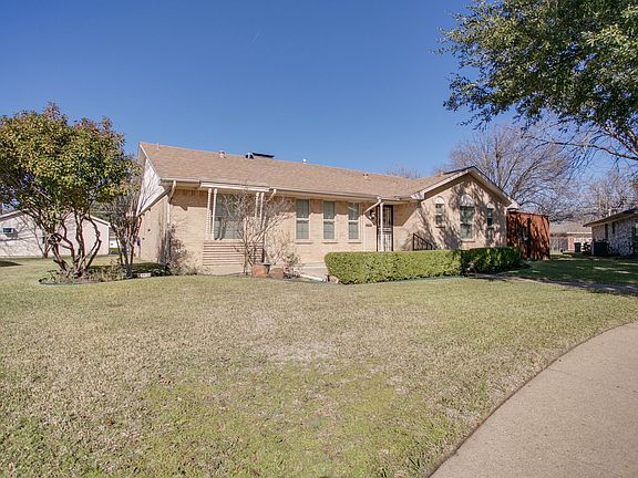 2nd image of 1507 Savannah Pl