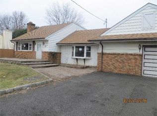 25 Locust Ave, Piscataway, NJ