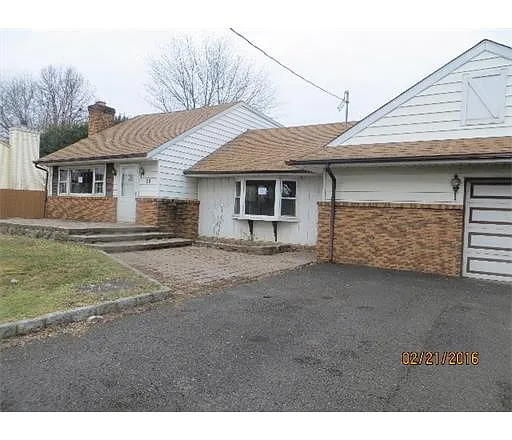 25 Locust Ave photo 1