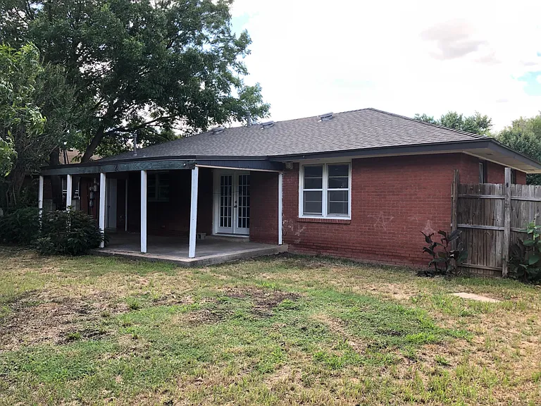 2332 Ashley Dr — Photo 10