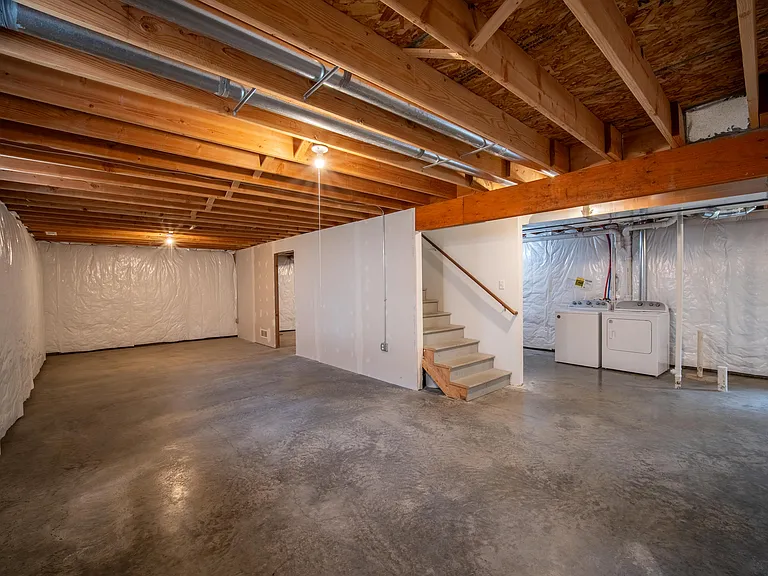 311 E Diehl Ave — Photo 14