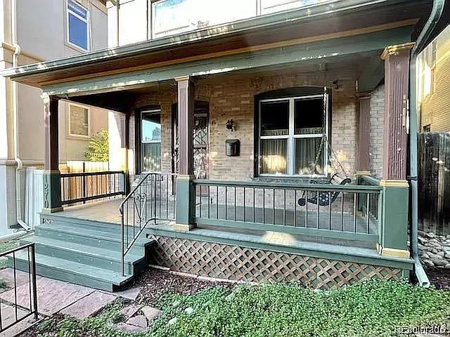 Front Porch - 1270 N Downing St