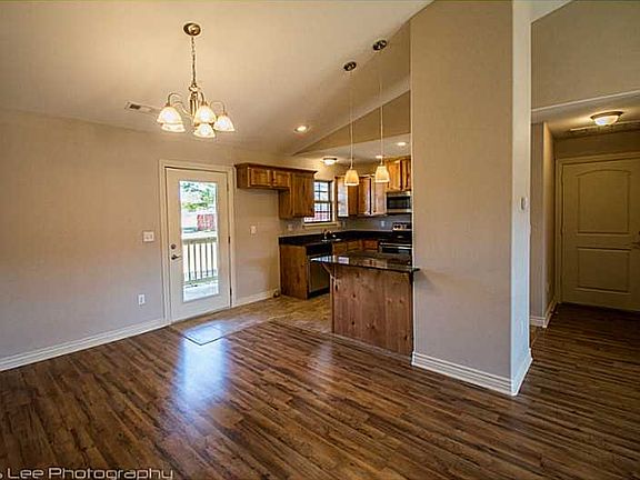 4th image of 240 Jay Ave